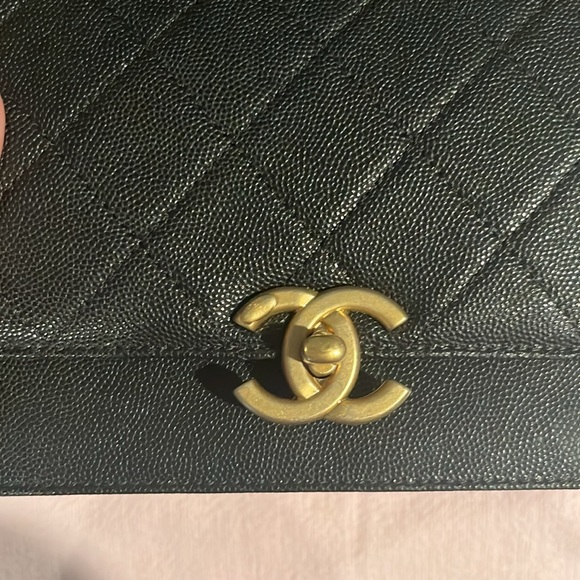 BRAND NEW CHANEL MESSENGER BAG - Picture 4 of 8
